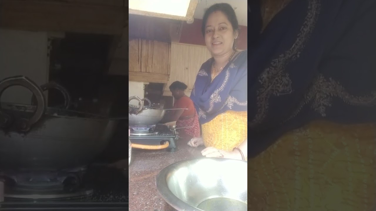 Chingri mach er jhol r Chuno mach er jhal.