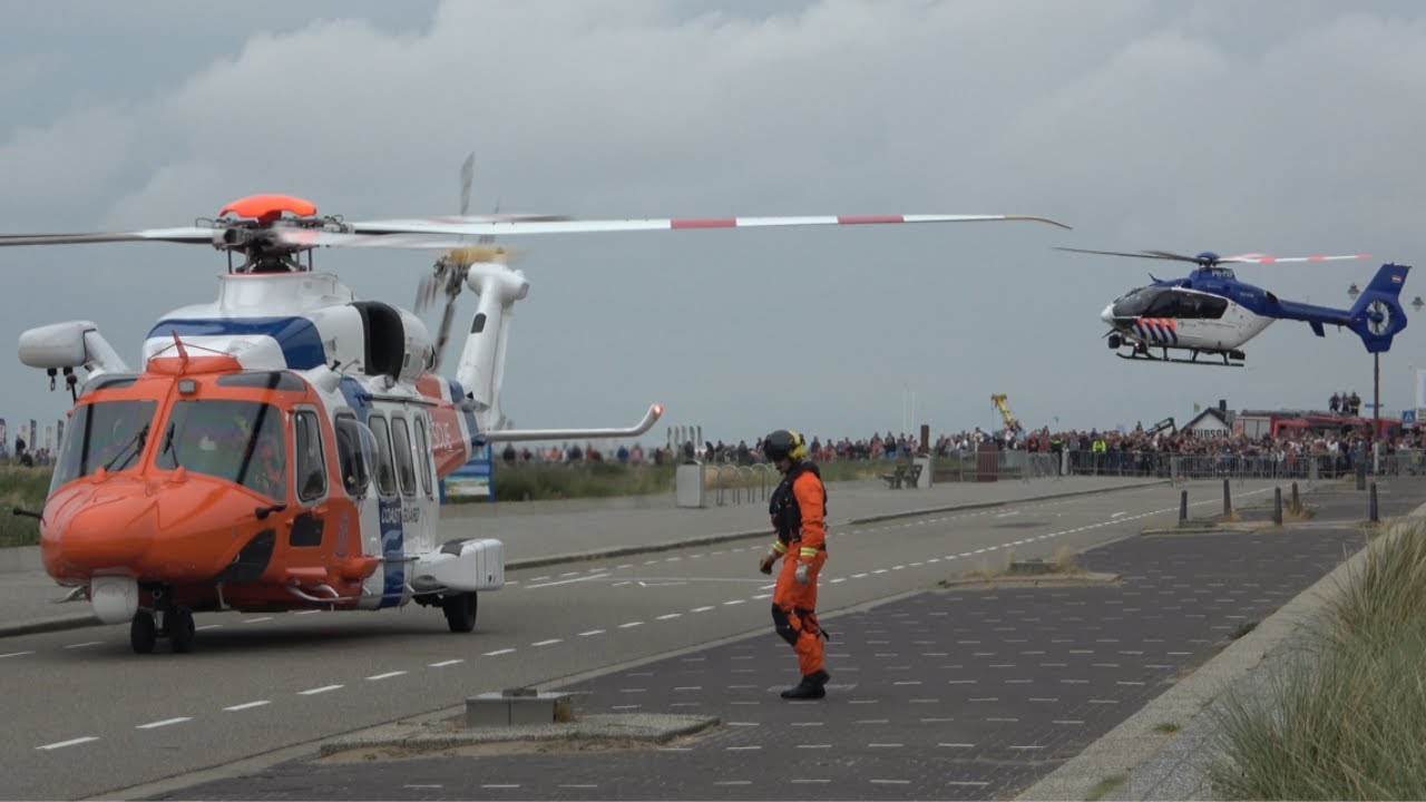 Landing + Opstijgen Politiehelikopter PH-PXF + SAR Kustwachthelikopter PH-SAR