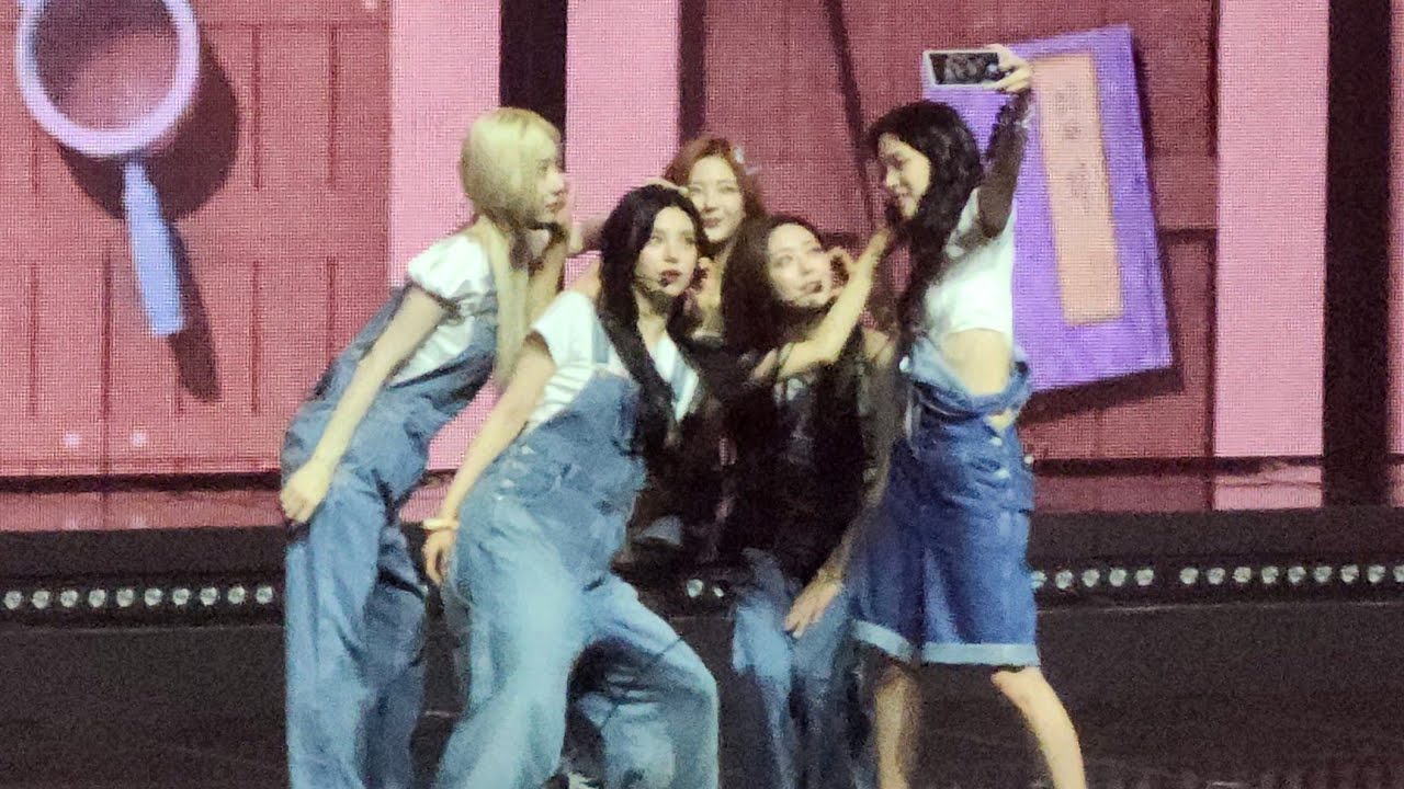 241102 ITZY - Game 2 (Challenge Relay), Game 3 (Take Pictures) [3rd Fan Meeting MIDZY's Cells]