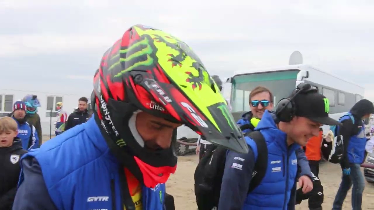 Milko Potisek, le LION DES FLANDRES, direction le parc &agrave; moto  avant le d&eacute;part de la course...