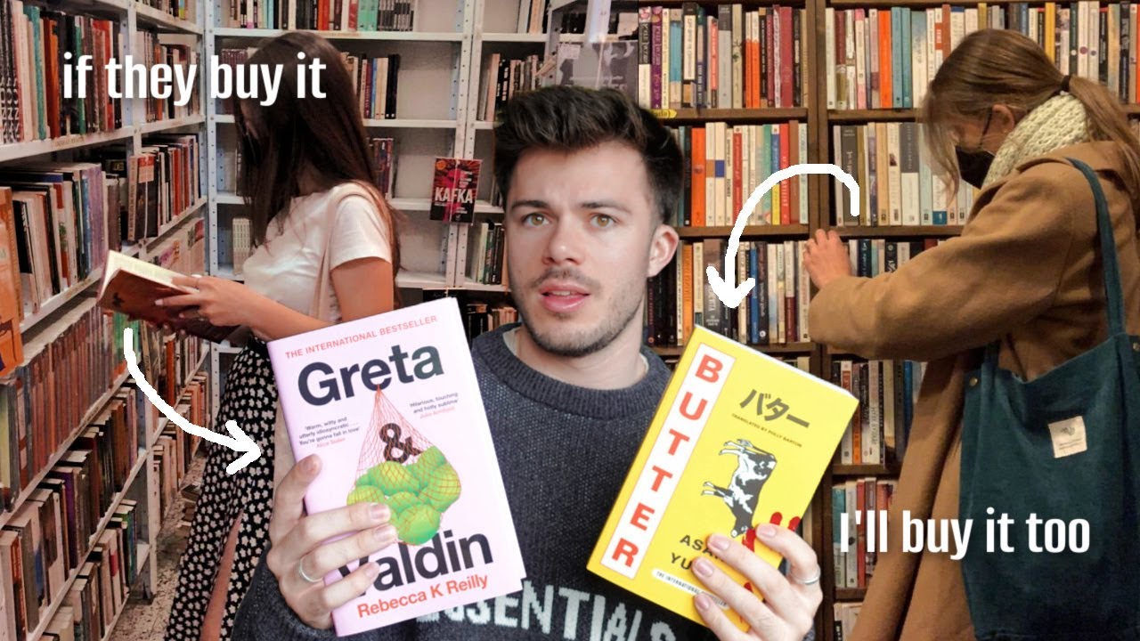 я купил все книги, которые, как я видел, покупали незнакомцы в книжном магазине