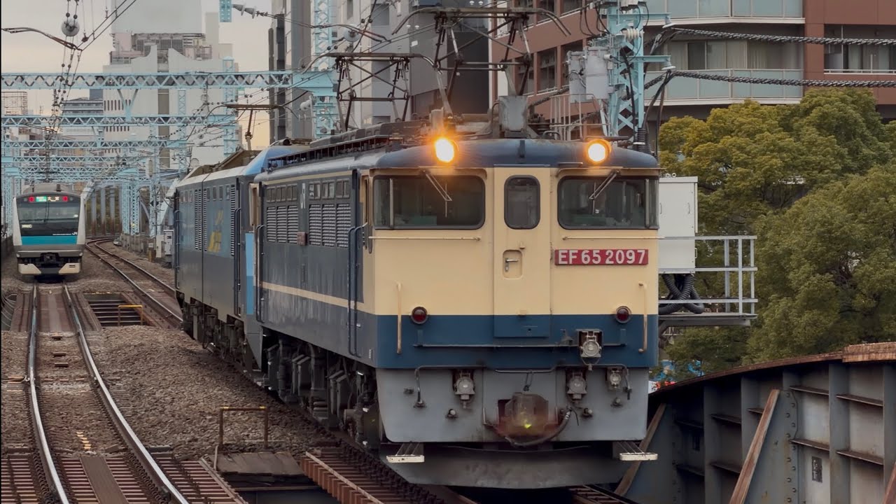 【4K高画質】【冬の石油需要増大に伴う臨時重単回送】国鉄EF65形2097号機＋JR貨物EH200形7号機の重連が関内駅1番線を通過！（単1295レ・単機・臨A6101＋高A215）2026.1.20