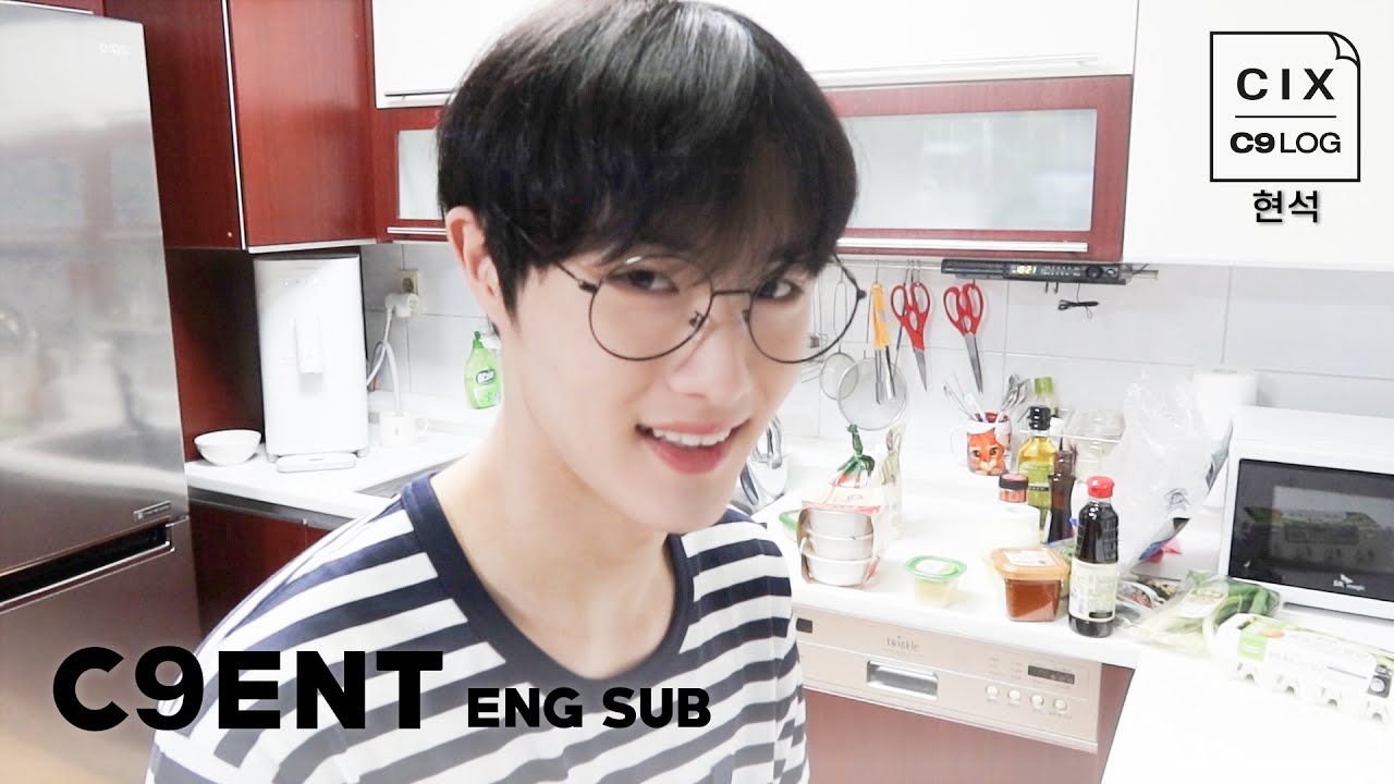 [CIX VLOG] HYUNSUK l 현서기표 김치볶음밥 (ENGSUB)