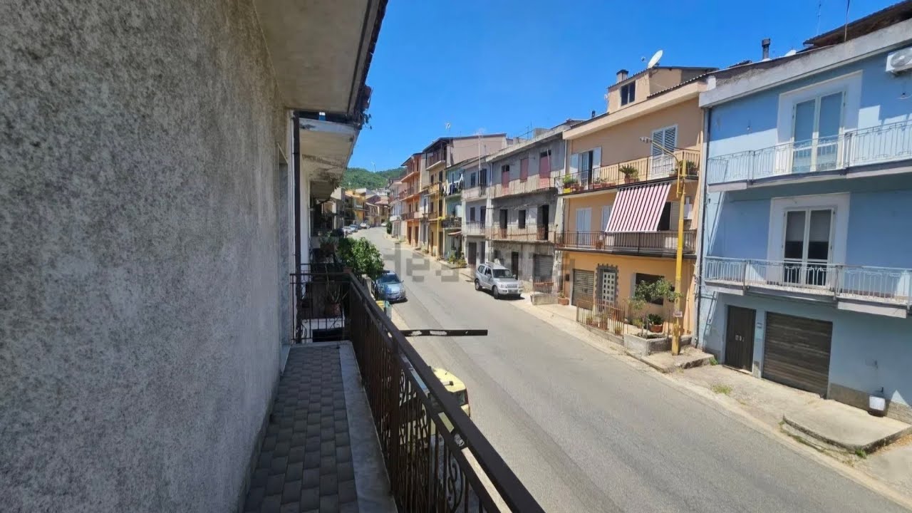 House with garage and garden €20000, Palermiti, Italy