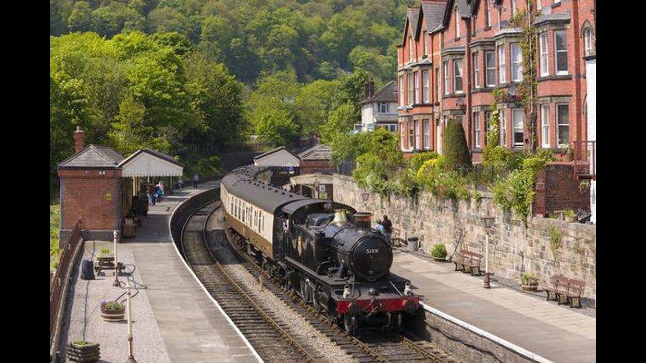 When Trains Pass While Rafts Float By 🚂🌊 | Llangollen Railway