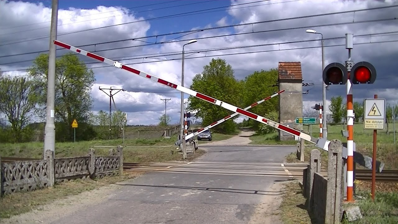 Spoorwegovergang Gądków Mały (PL) // Railroad crossing // Przejazd kolejowy