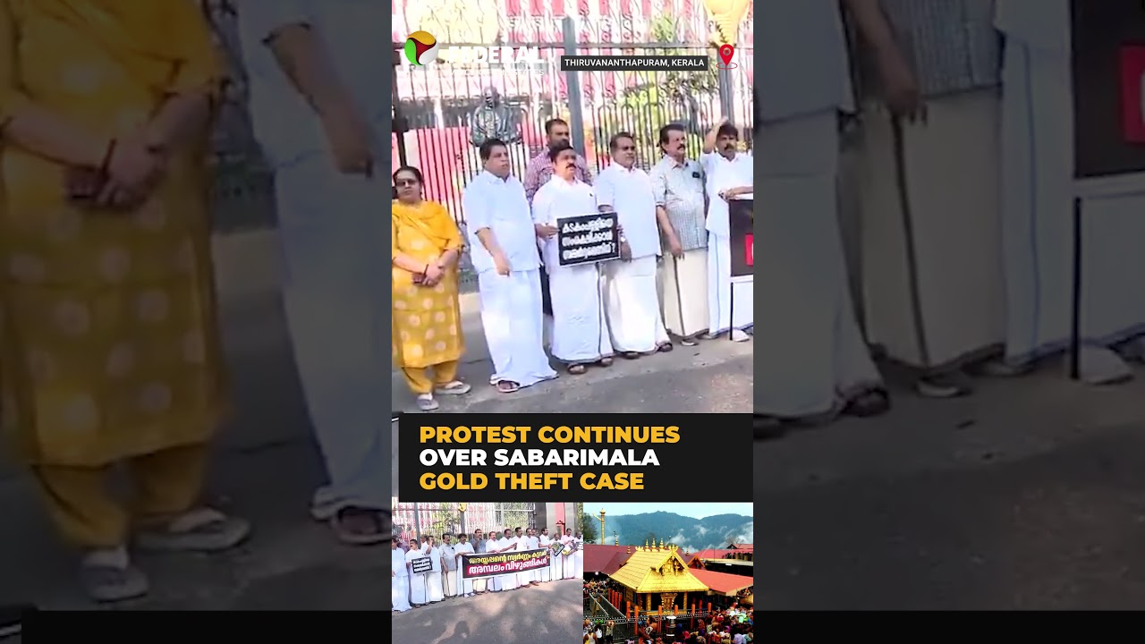 Opposition MLAs protest outside Kerala Assembly over Sabarimala gold theft case | #shorts