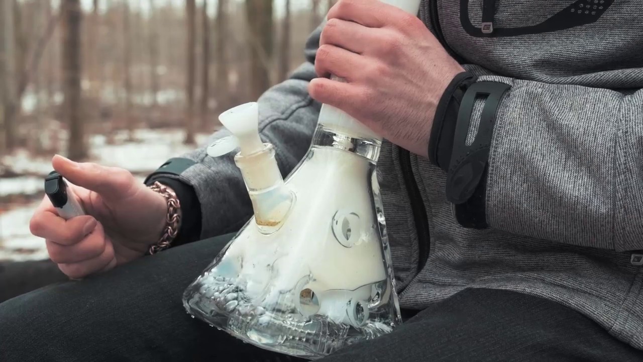 Hoss Glass&reg; H145 Holey Pyramid Beaker Function