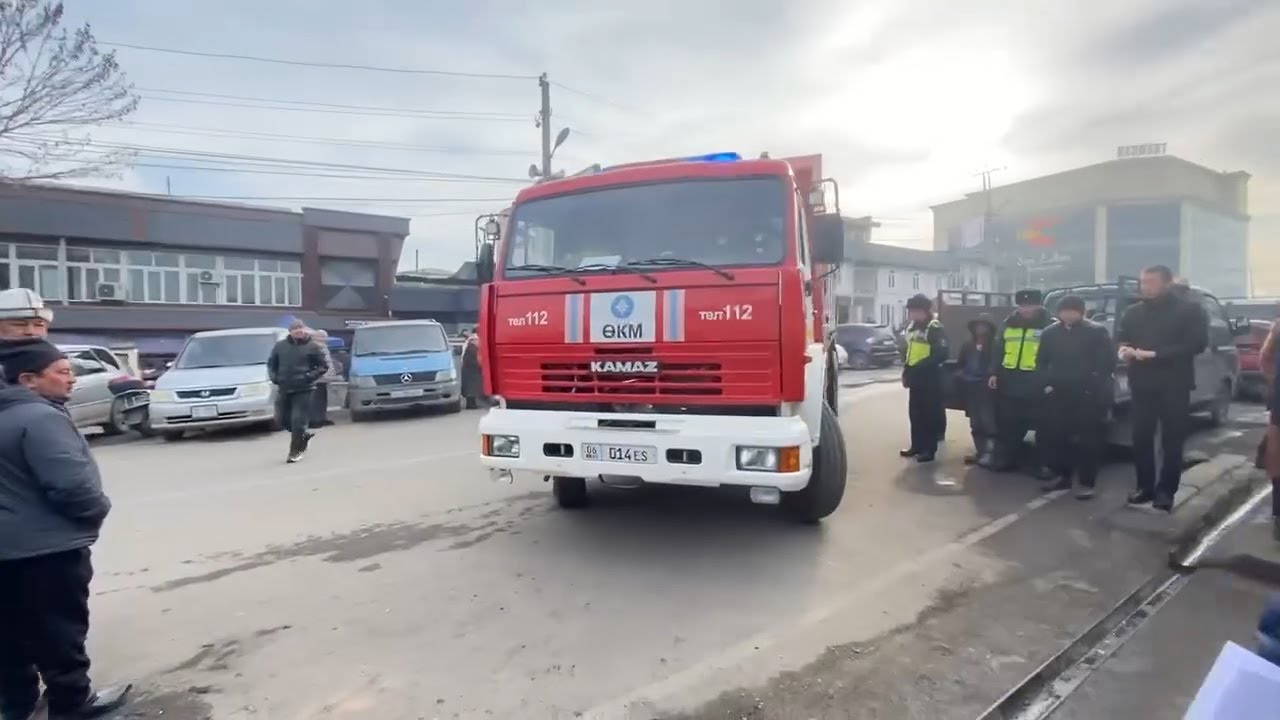🚨ӨЗГӨНдө БАЗАРДА өрт ЧЫГЫП пожарный УНАА кире АЛБАЙ баары КҮЙҮП кетти ДЕБЕШ үчүн МЧС МАШЫГУУ өткөрдү