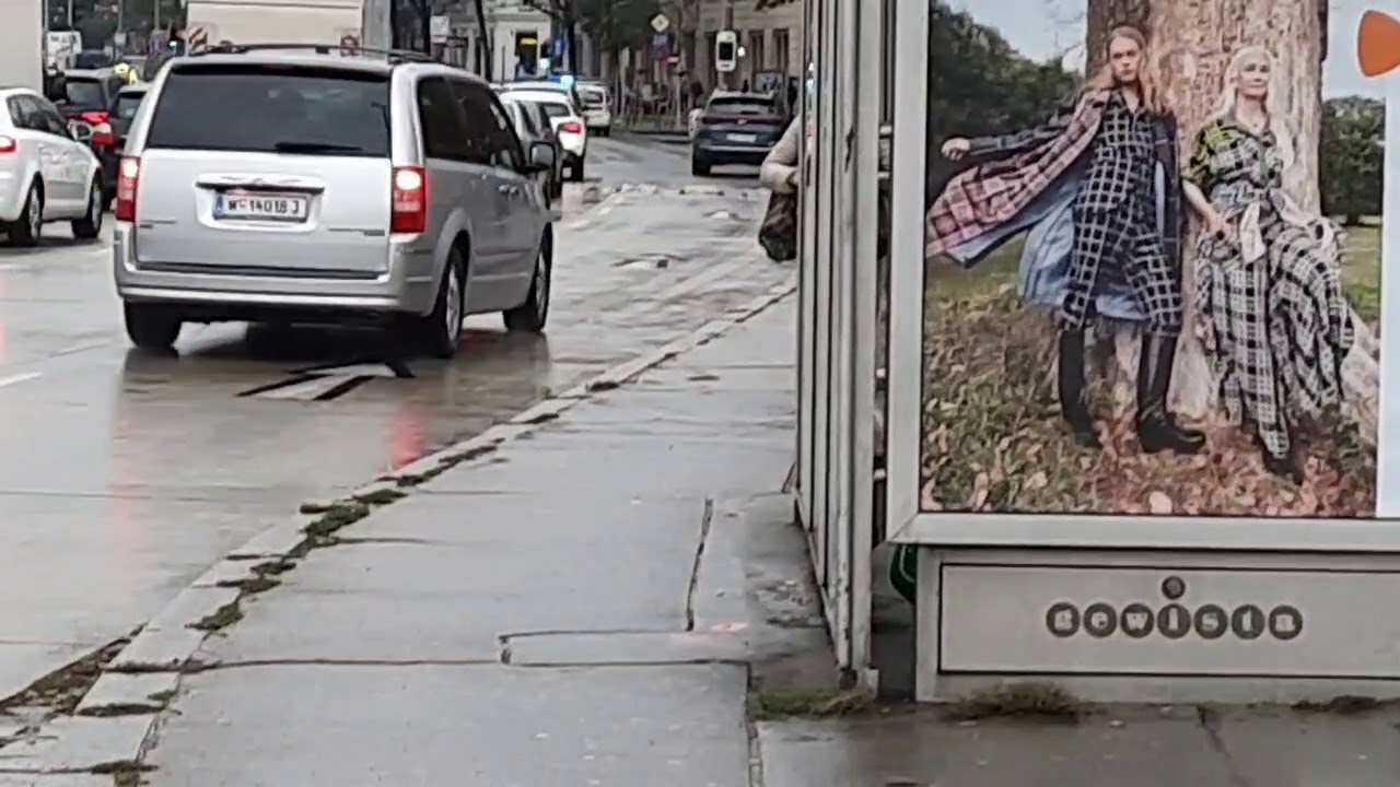 (ZUSAMMENSCHNITT) EINSATZFAHRTEN POLIZEI WIEN