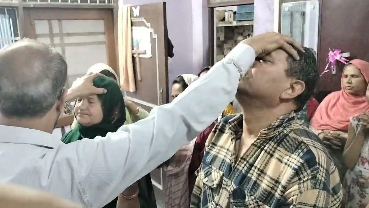 Village Hatli,kathua J&K. ब्रदर अजय के घर में प्रार्थना करते हुए#ankurnarulaministries 