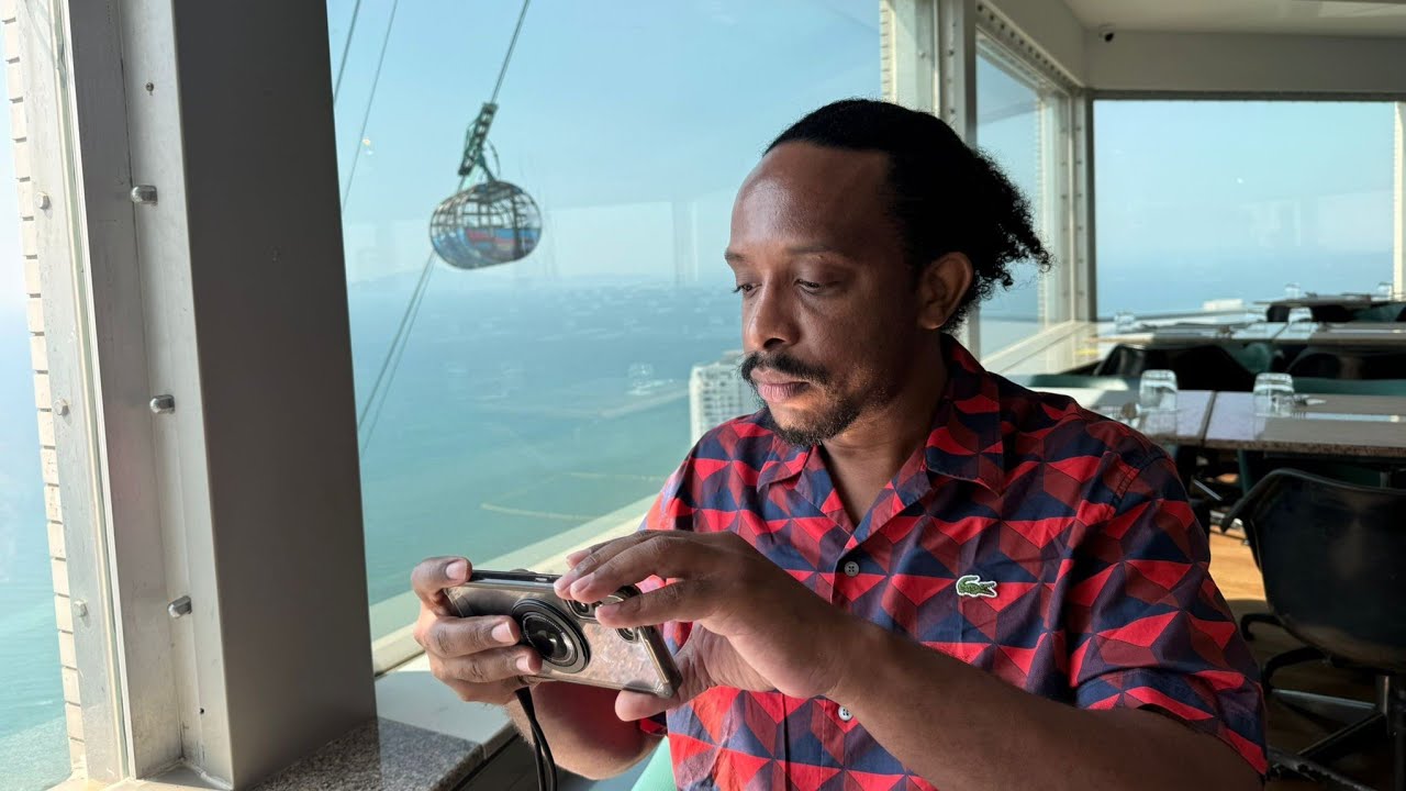 See Pattaya Park Tower Restaurant.