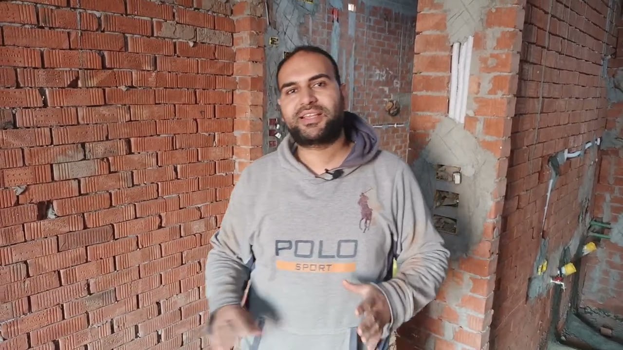 الفرق بين تمديد خراطيم الكهرباء فى السقف الخرسانى وتمديد الخراطيم قبل البلاط