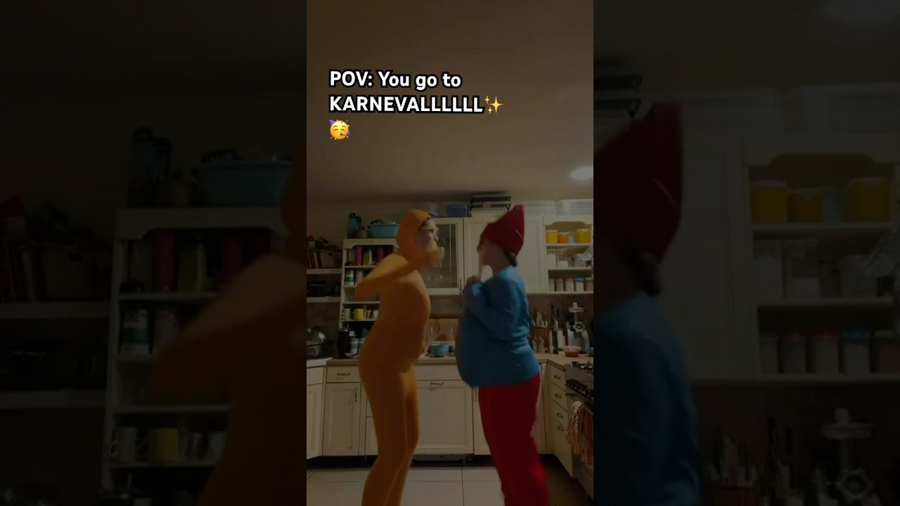 #viral #loraxcosplay #papaschlumpfcoaplay #carneval #funny #girls #meme #fyp #short #dummis 😂❤️✨