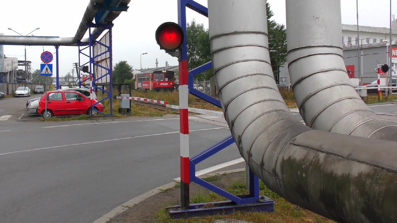 [4K] Przejazd kolejowy, Sanok ul. Beksińskiego | Polish railroad crossing
