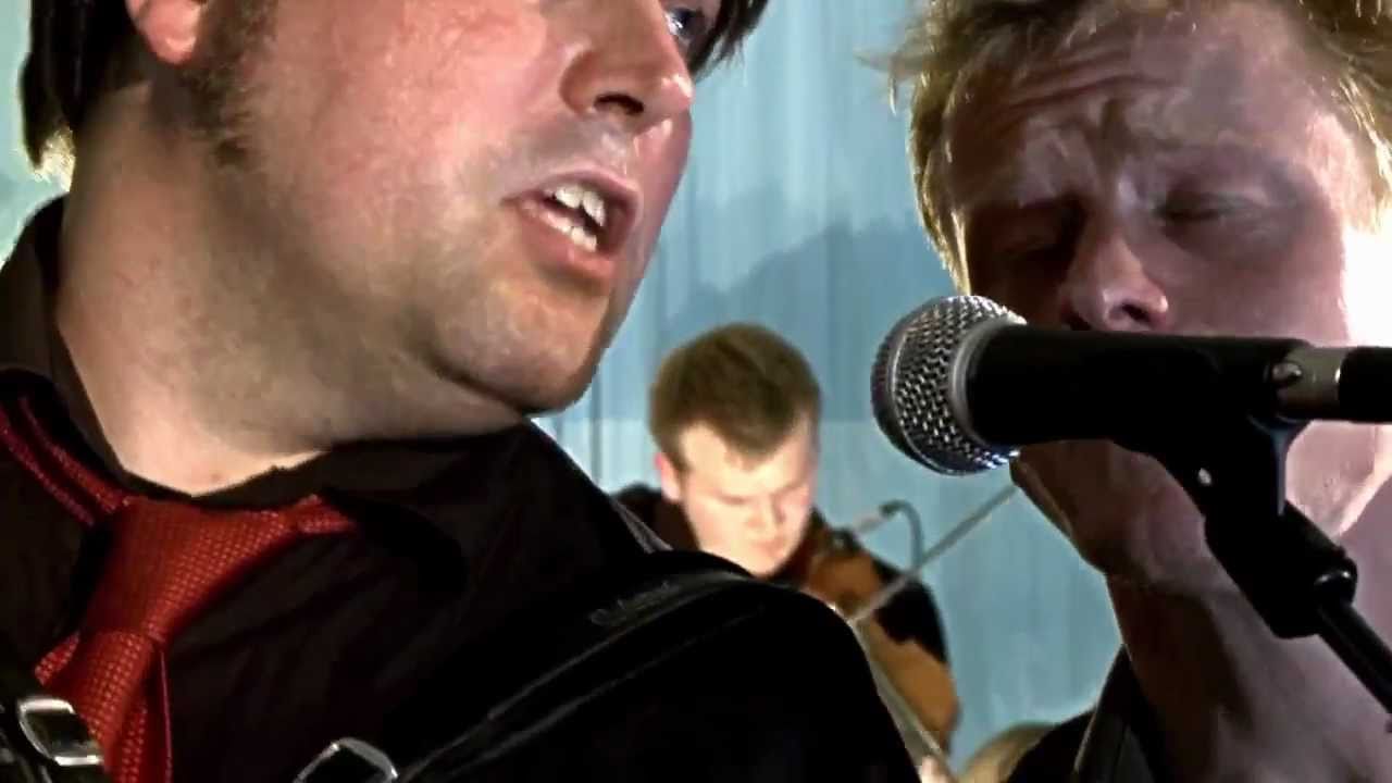 Bellowhead perform New York Girls