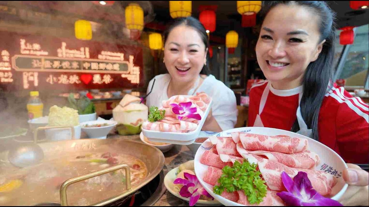 WHAT WE ATE AT ICON SIAM MALL (OUR ONLY VLOG THIS TRIP) | SASVlogs