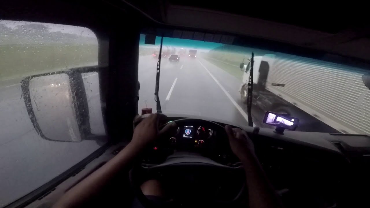 DIRIGINDO CARRETA NA CHUVA. PODE USAR FREIO MOTOR NA CHUVA?