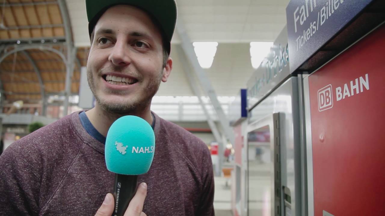 Lars am Fahrkartenautomat - NAH.SH bewegt!