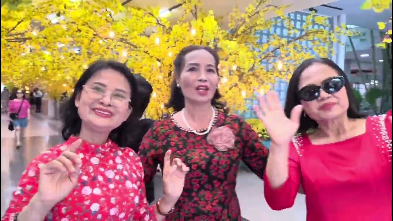 Chị em đi chơi cuối năm tại nhà VH thanh niên 2025