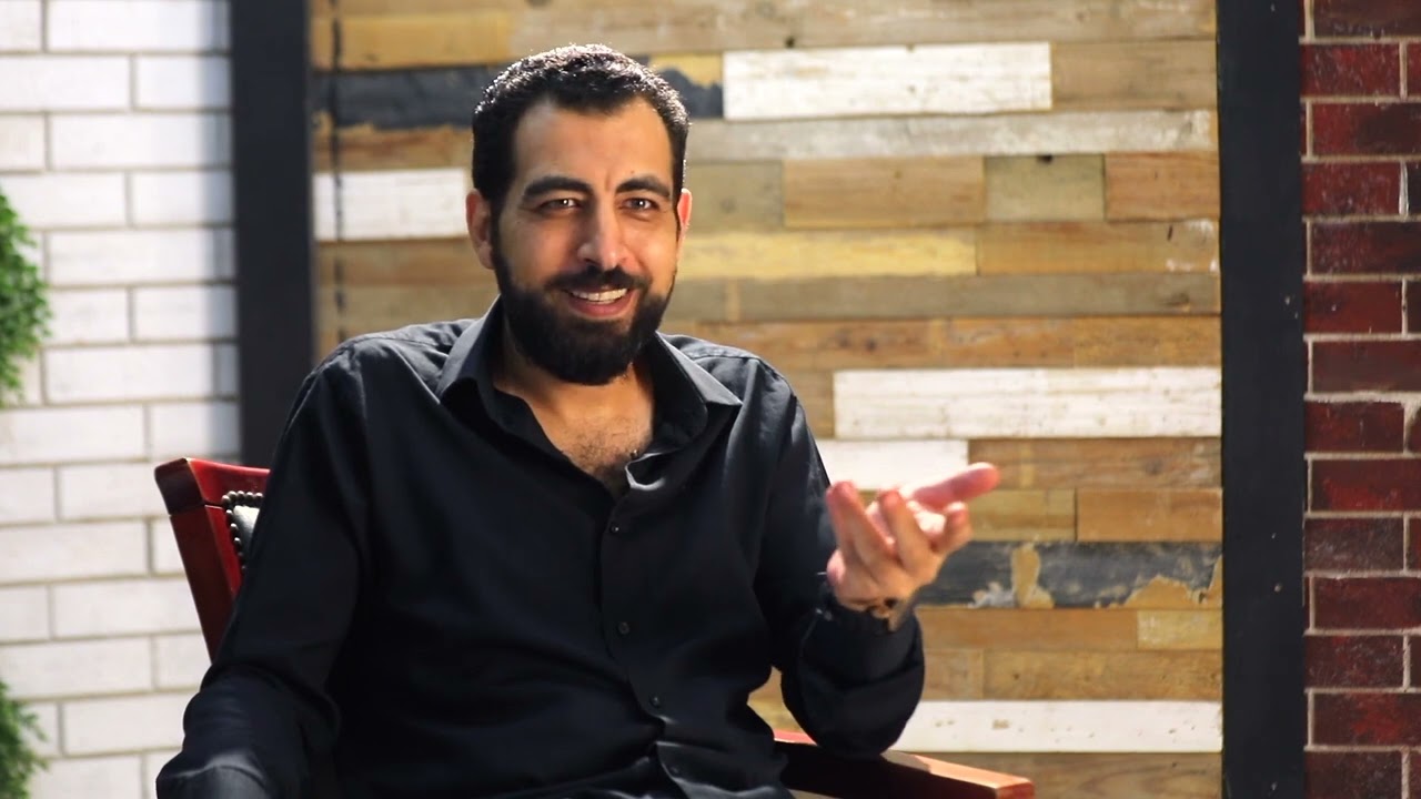 عزيزي المتملق الرخيص.. مش هتاخد أكتر من رزقك!