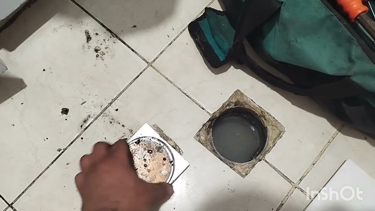 החלפת מכסה בנקודת ביוב ביקורת ברצפה