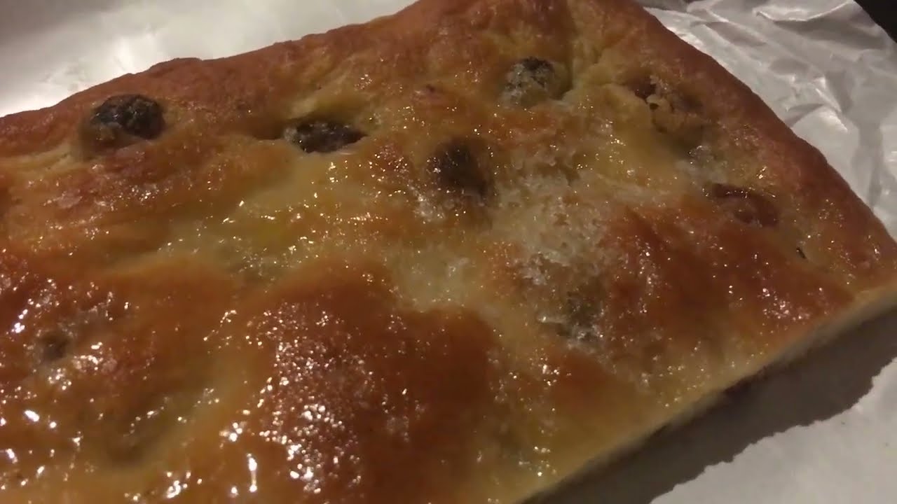 Schiaccia dell'uva with raisins! Tuscan lardy bread?