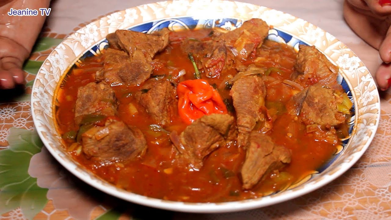 Guteka/karibu twigane gutegura isosi y'inyama yokugaburira abashitsi.