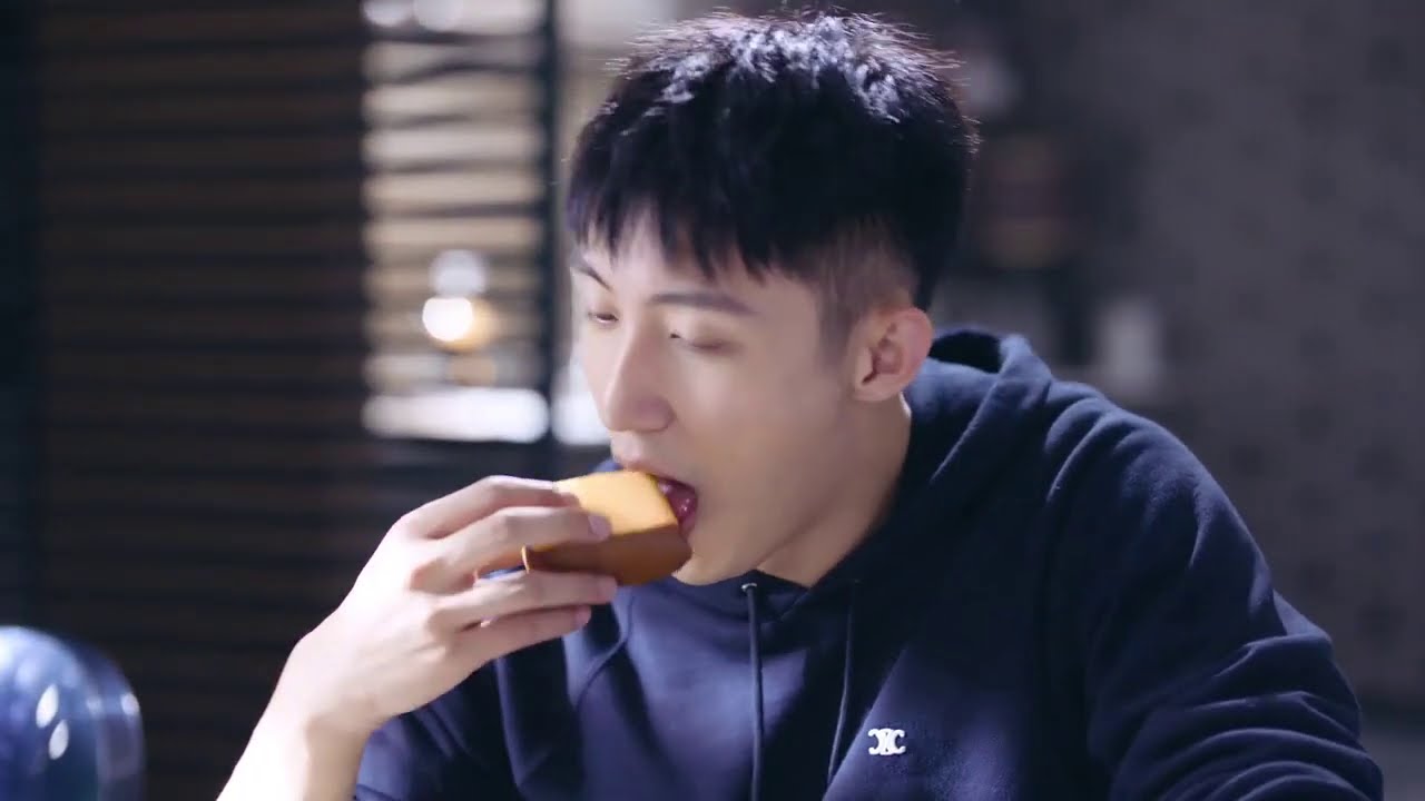 宋凛在线吃播 吃东西的样子太可爱了《幸福触手可及》| 偶像星剧场