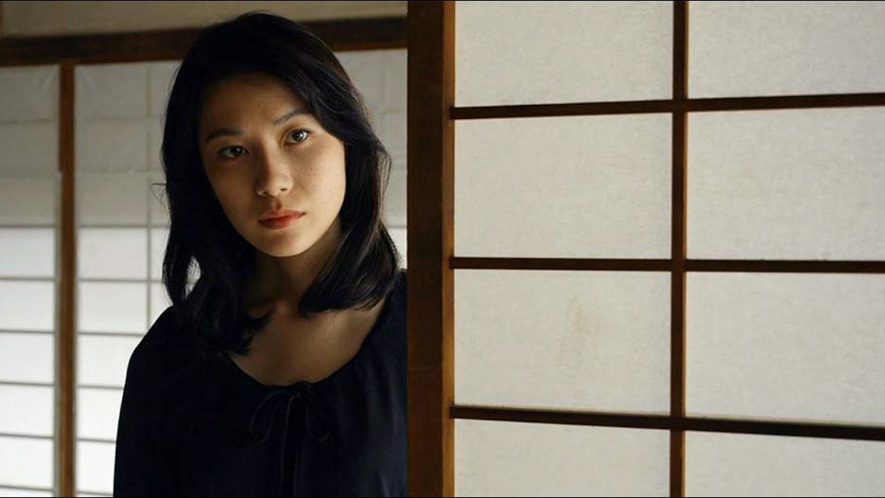 日本色情电影《 花芯》 背德禁恋  园子出生在一个没有爱的家庭，父亲 外出嫖娼，对家庭不忠  园子的母亲，园子两姐妹即使知道父亲的不忠也只能容忍 在这么一个父母没有爱的家庭长大， 怎知道什么是爱情。