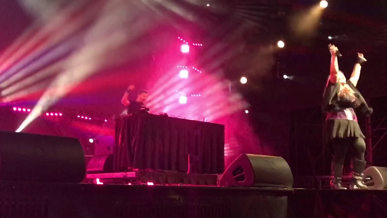 Groove Coverage - Moonlight Shadow 2017 (Live Budapest Park)