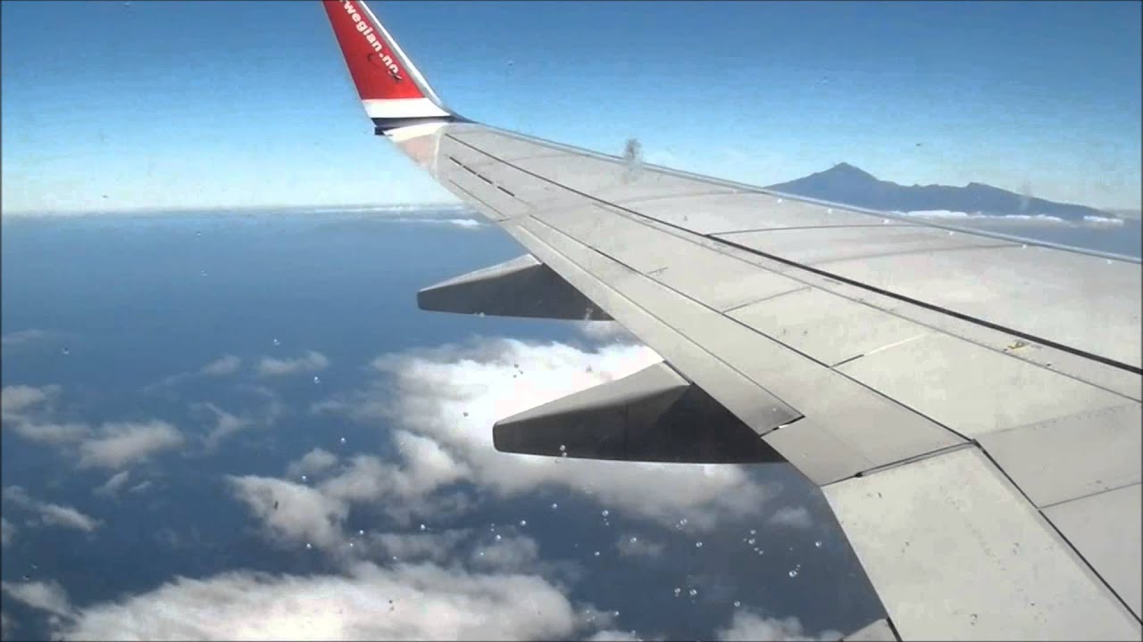 Norwegian Boeing 737-800 landing at Tenerife