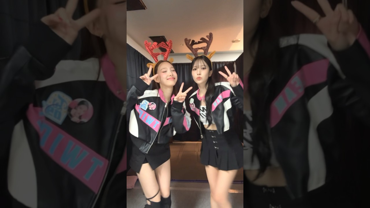 Have a Merry & Happy Holiday🎄🎁#MerryandHappy #트와이스 #TWICE #나연 #NAYEON #미나 #MINA
