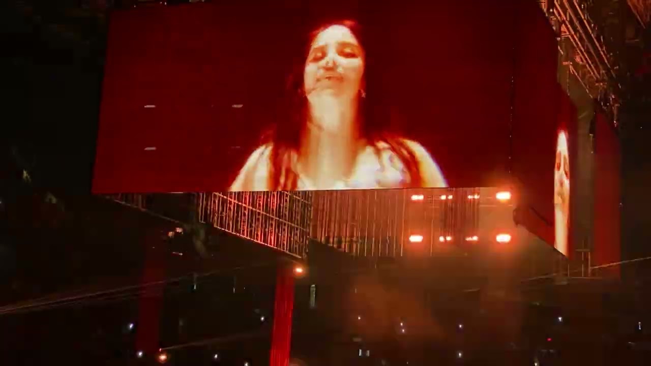 L'Amour De Ma Vie - Billie Eilish - Vancouver - 3-Dec-2024 - Concert - Hit Me Hard And Soft IMG 5599