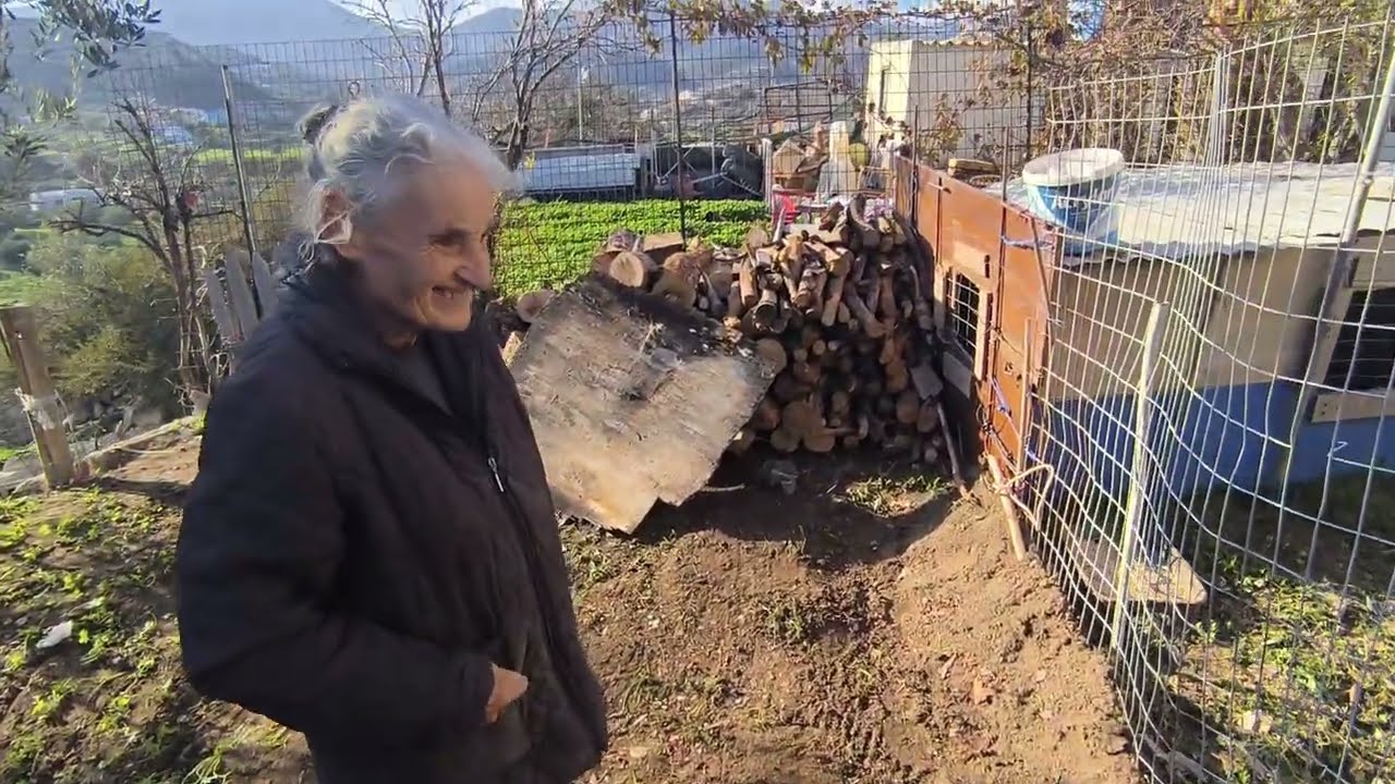 Δεύτερη μέρα στον κήπο μας η εργασίες συνεχίζονται για να βγει το αποτέλεσμα έτσι όπως επιθυμούμε.. 