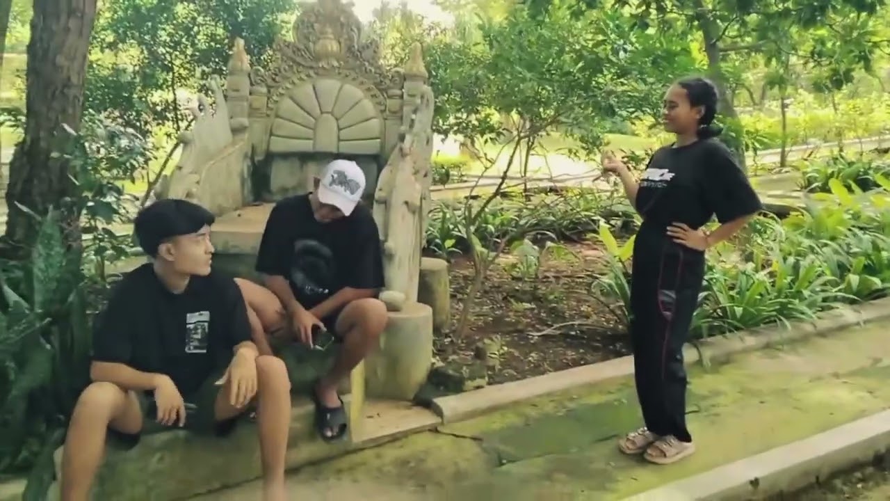 Tugas Drama Bahasa Bali ( Mapilih - pilih timpal )