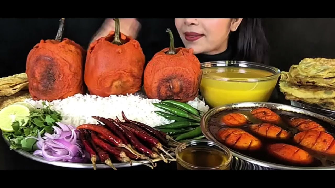 EATING_RICE SPICY_EGG_CURRY_EGG_OMELETTE_BAINGAN_BHARTA_PAPAD___ASMR_BIG_BITES___MUKBANG_SHOW