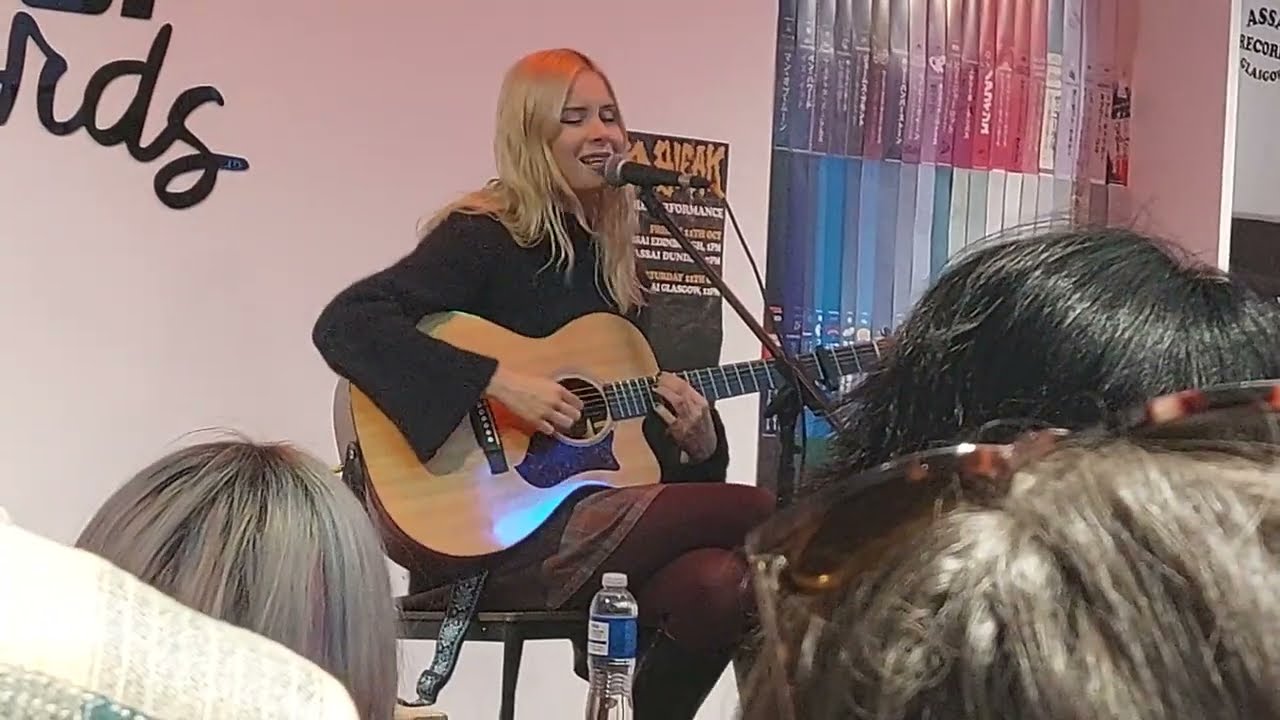 Nina Nesbitt - Parachute (Acoustic) (Live) (Assai Records Glasgow, 03/10/2024)