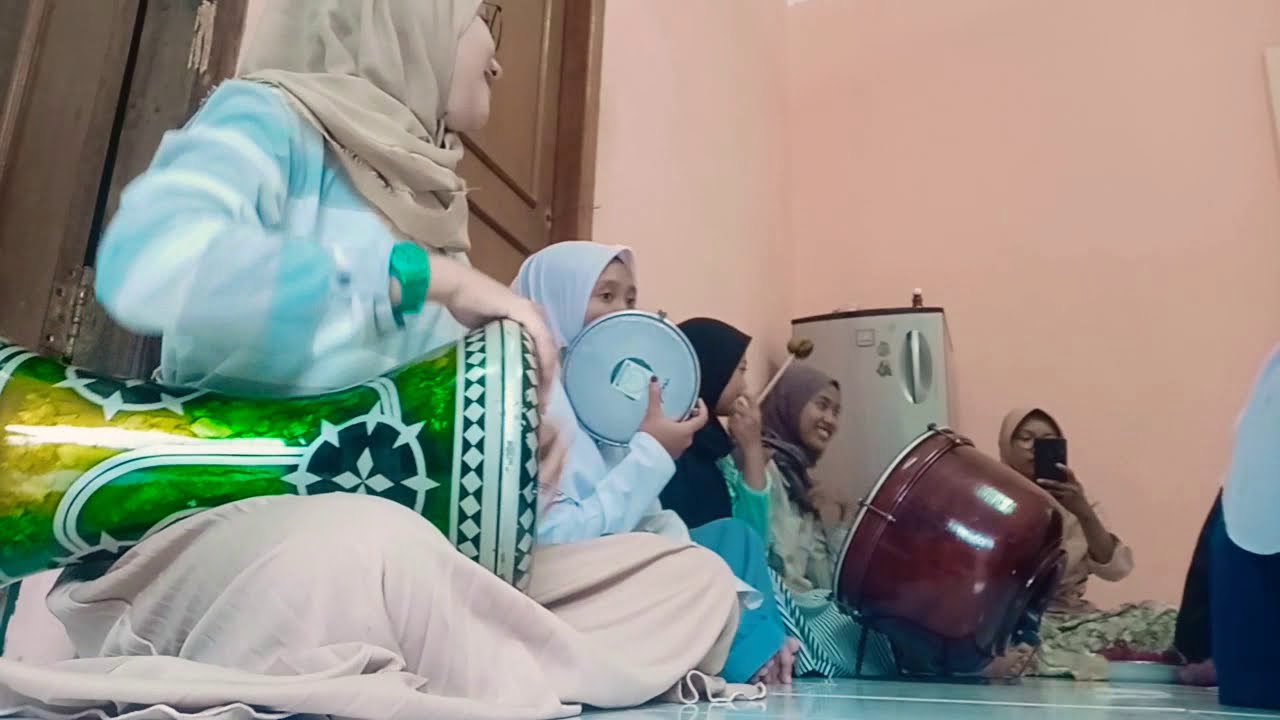 Skill darbuka ukhti Hadroh syubbanul aqhso 😍