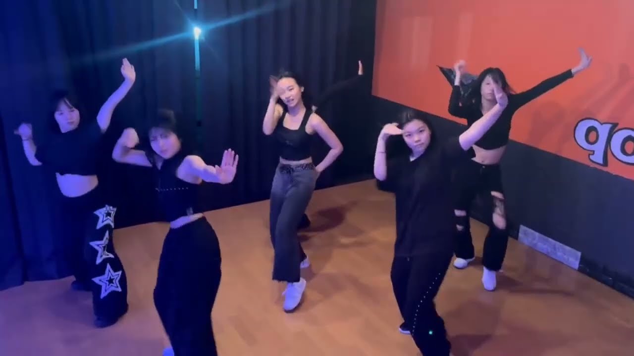 月Cクラス　Dance Studio What's?