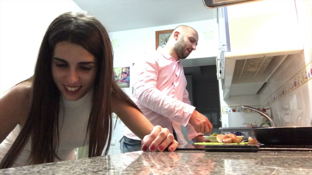 [+18] Como hacer una tortilla después de una fiesta | Borrachos Challenge