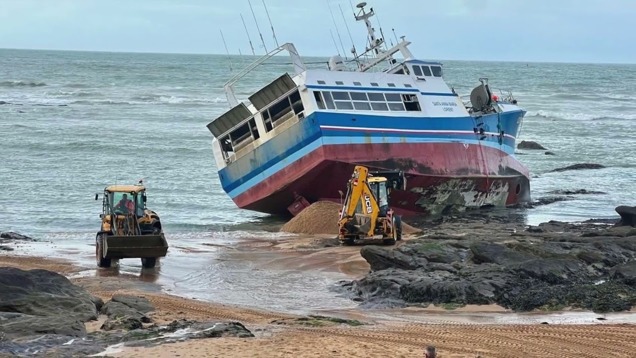 🔴 Bateau de pêche échoué sur les roches aux Sables d’Olonne:opération en cours, les dernières infos