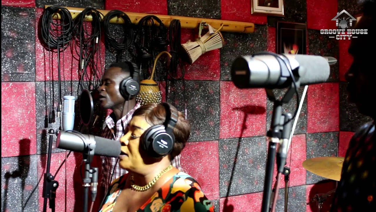 YAW SARPONG - EWURADE NA AYE ( STUDIO LIVE )