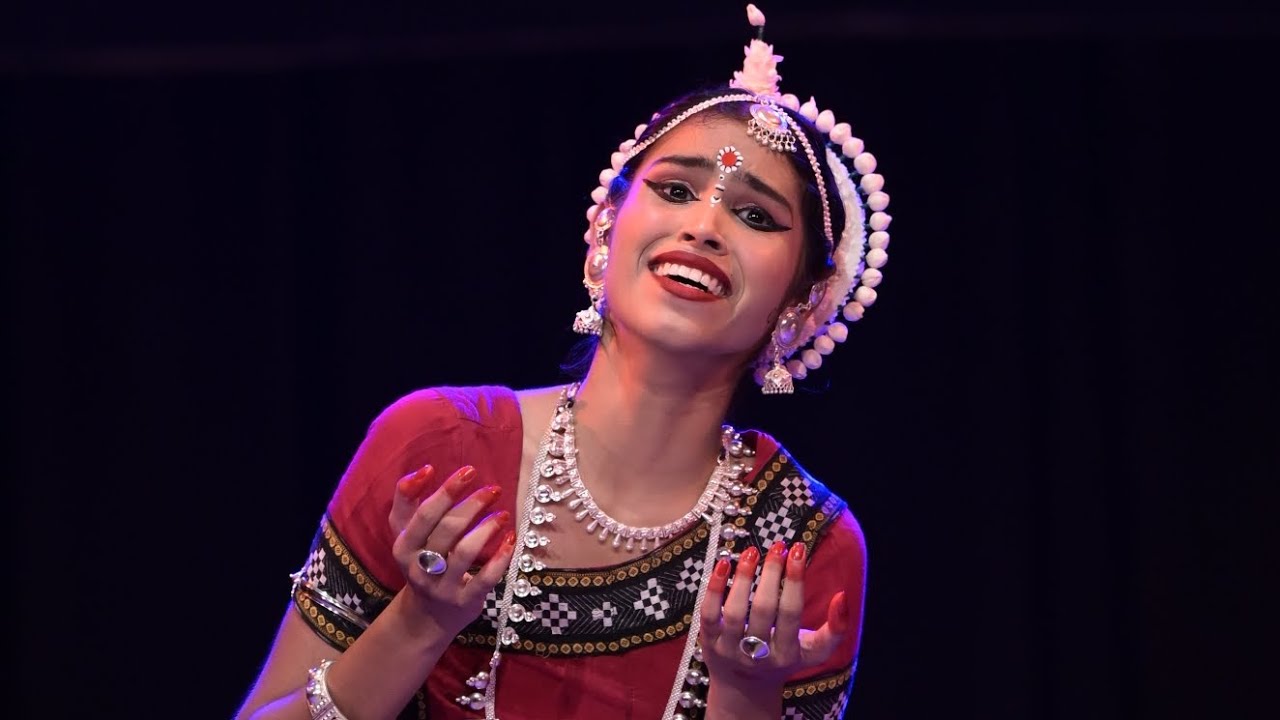 Ahe Nila Saila performed by 