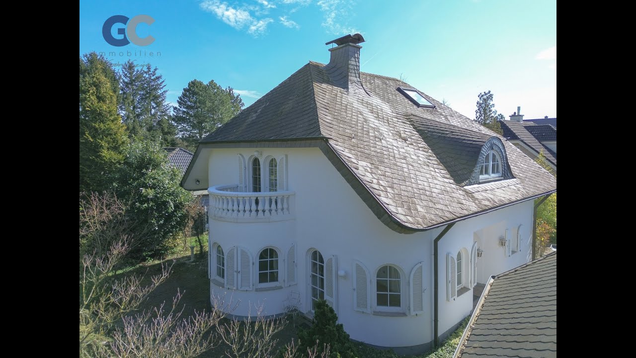 Unser kleines Schlösschen: Wohnidylle mit großem Garten in Langenfeld.