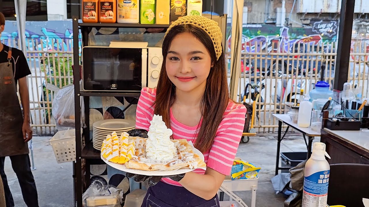 Beautiful Roti Lady in Chiang Mai, Thailand