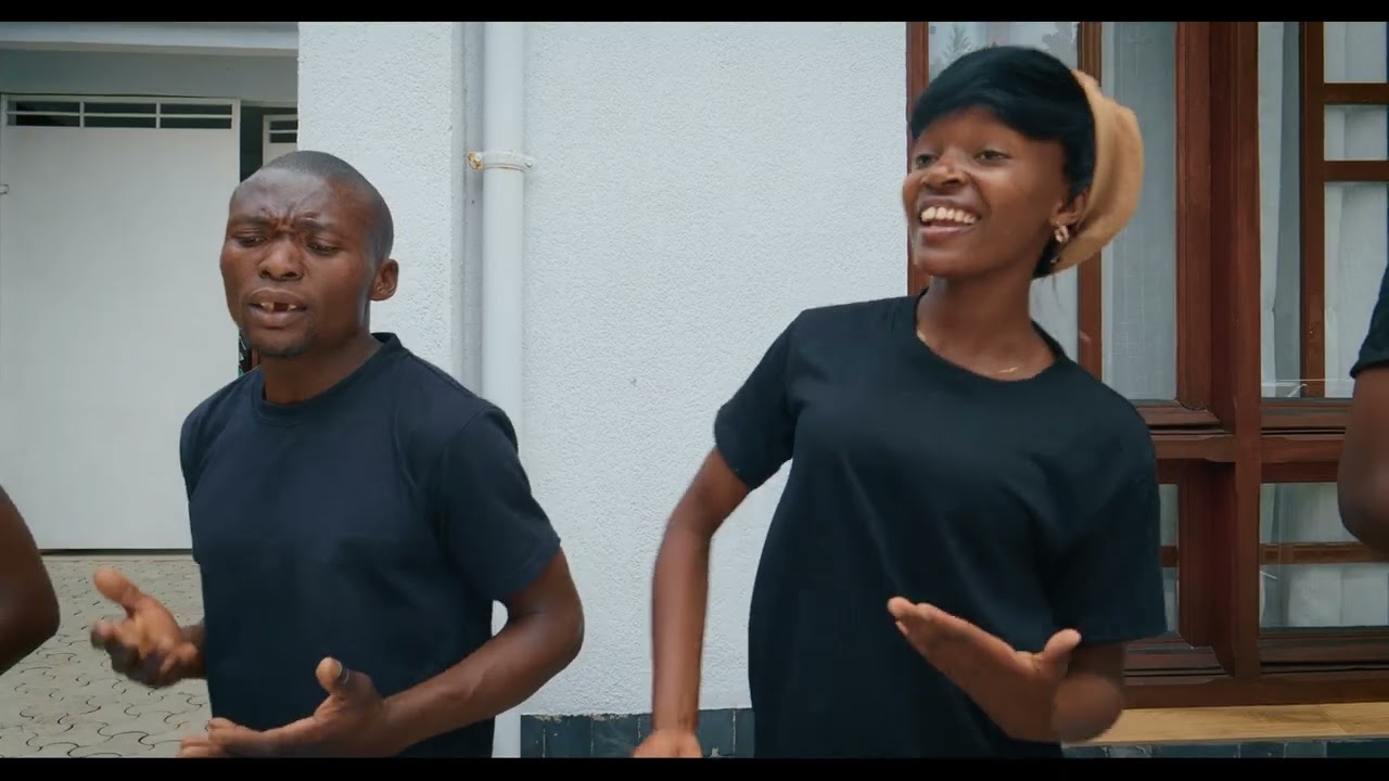 EMIBERE YAGHU BY CHORALE LA COLOMBE