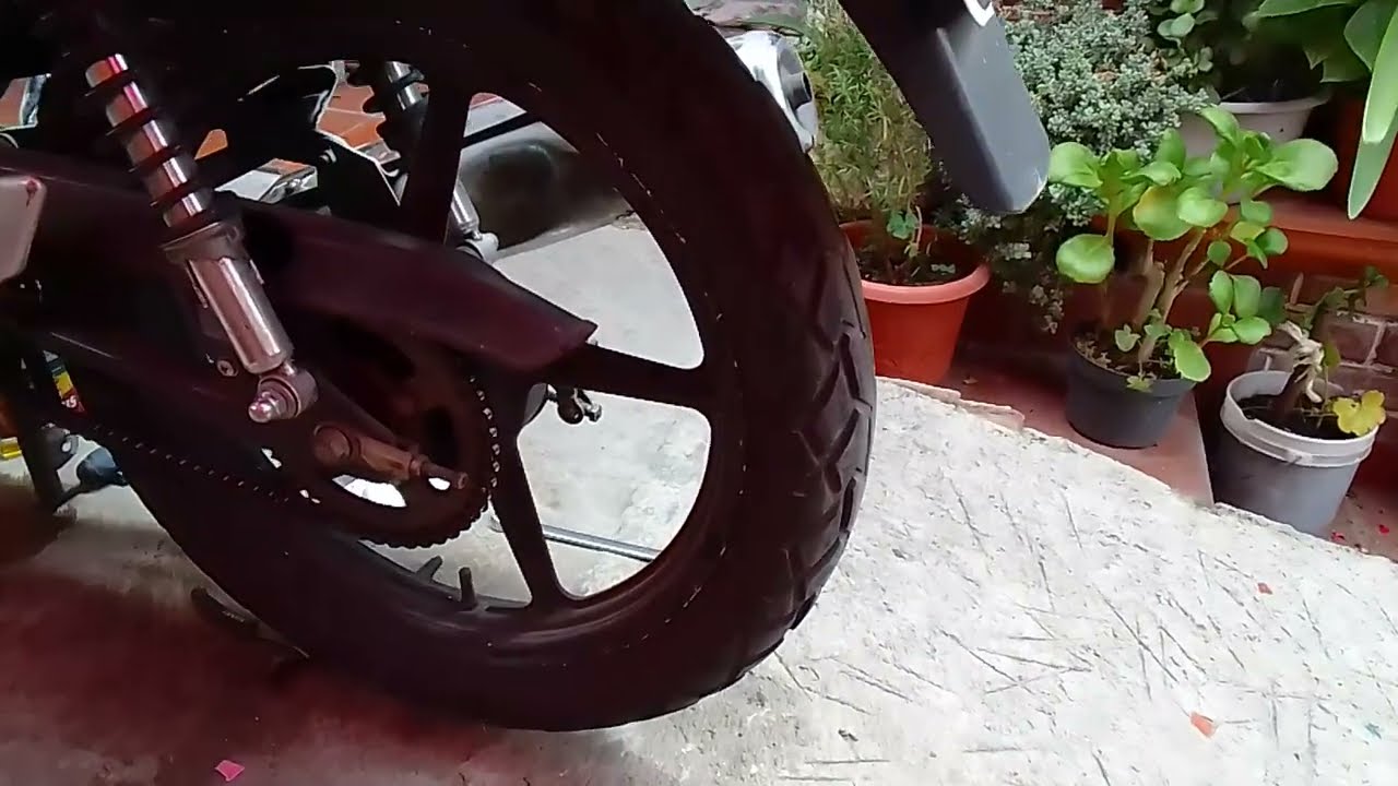 Si se pincha su cámara como quitar  la llanta trasera y dar mantenimiento (Yamaha YBR 125G)
