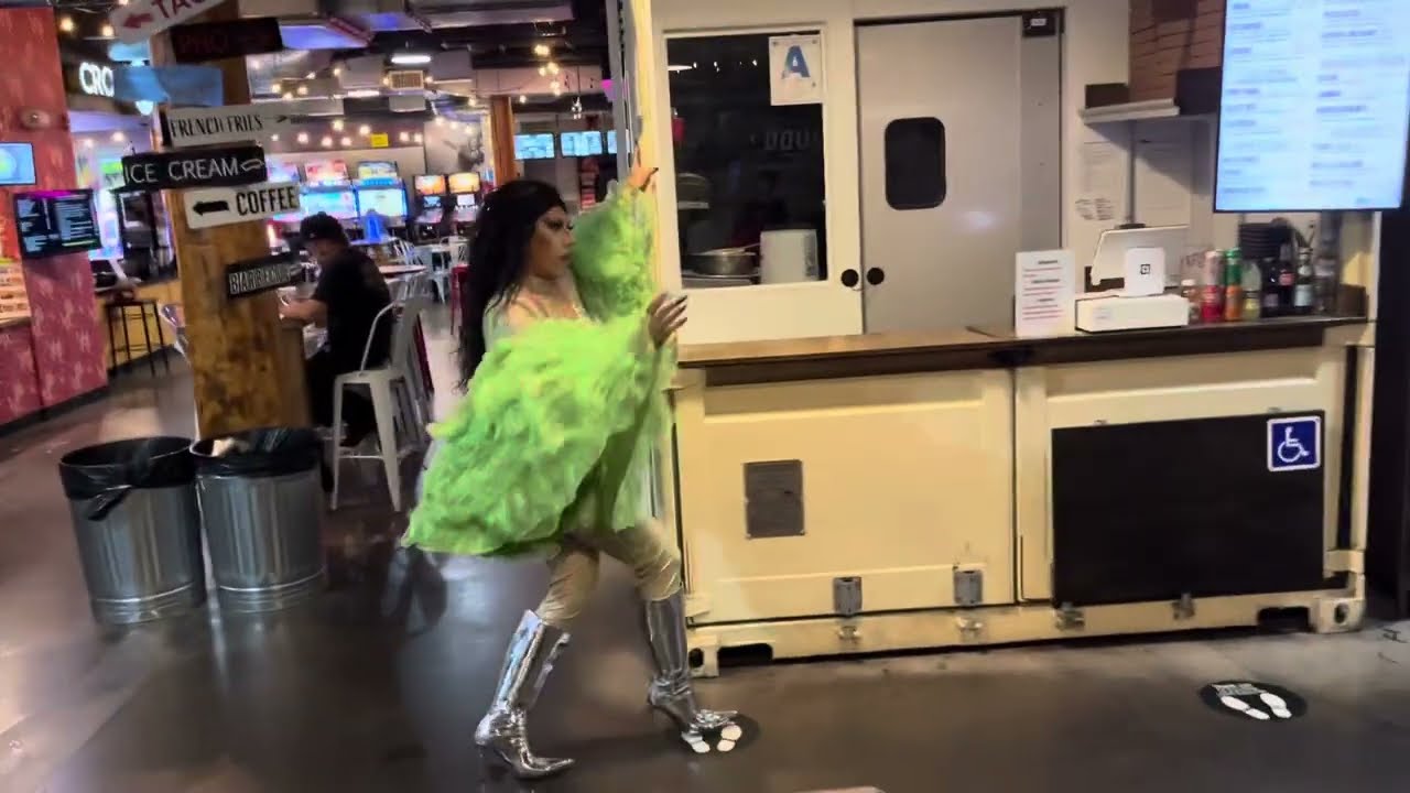 Lady Blanca - Conga (Gloria Estefan)