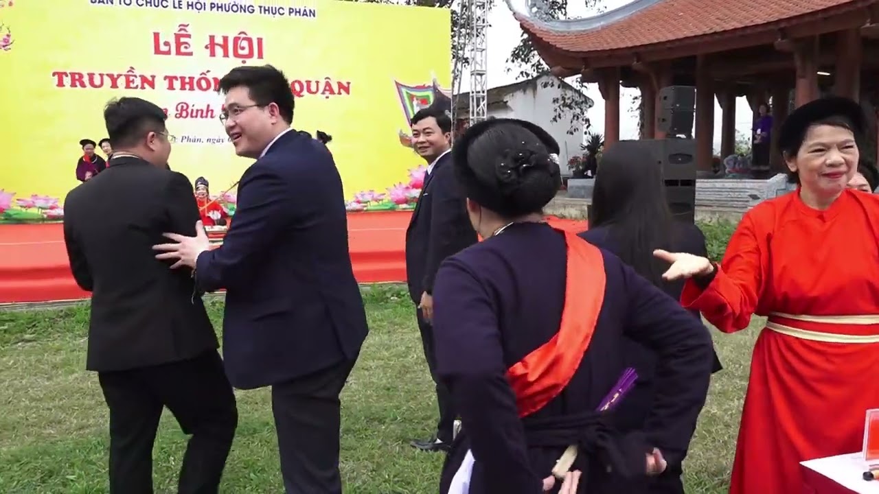 Nghi thức buộc sợi chỉ đỏ